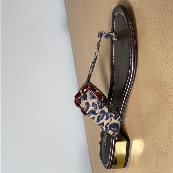 Vaneli size 9 Leopard Print Toe Ring Sandal - Picture 3 of 6
